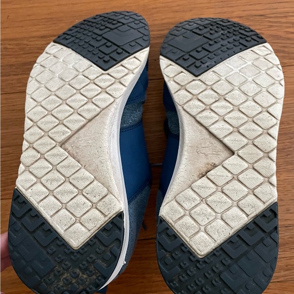 Lacoste Women’s Sneakers Size 8 - Picture 4 of 5